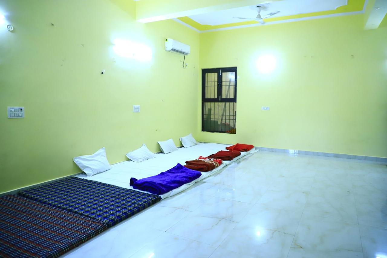 Shivraj Homestay Mathura Extérieur photo