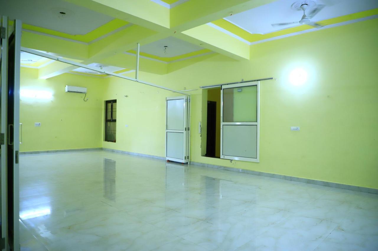 Shivraj Homestay Mathura Extérieur photo
