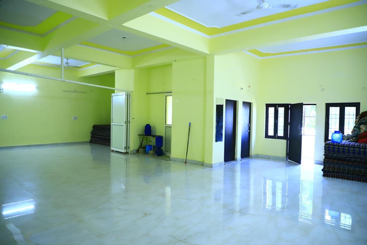 Shivraj Homestay Mathura Extérieur photo