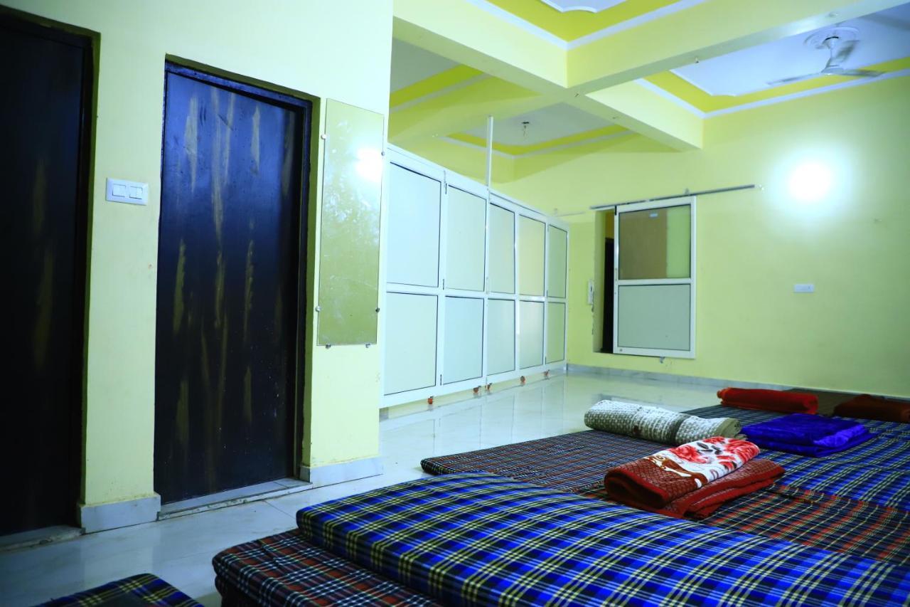 Shivraj Homestay Mathura Extérieur photo