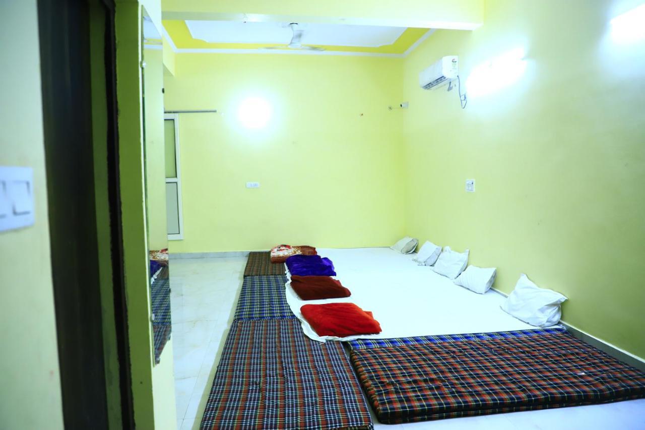 Shivraj Homestay Mathura Extérieur photo