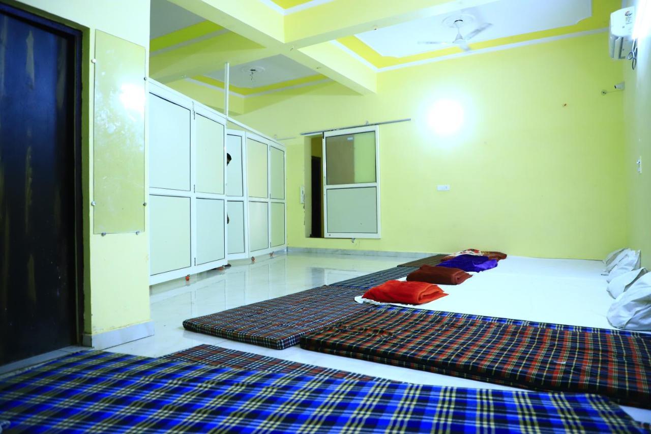 Shivraj Homestay Mathura Extérieur photo