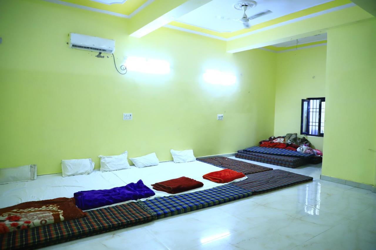 Shivraj Homestay Mathura Extérieur photo