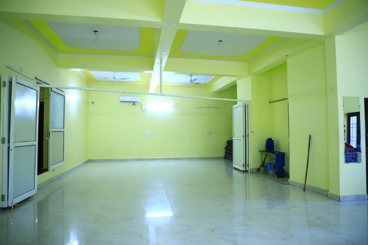 Shivraj Homestay Mathura Extérieur photo